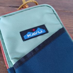Kavu Essentials Crossbody Zip Case